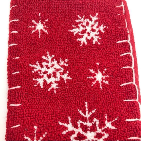 Queen West Red White Snowflake Loop Knit Fleece Stocking Set of 2 NEW - Picture 4 of 12
